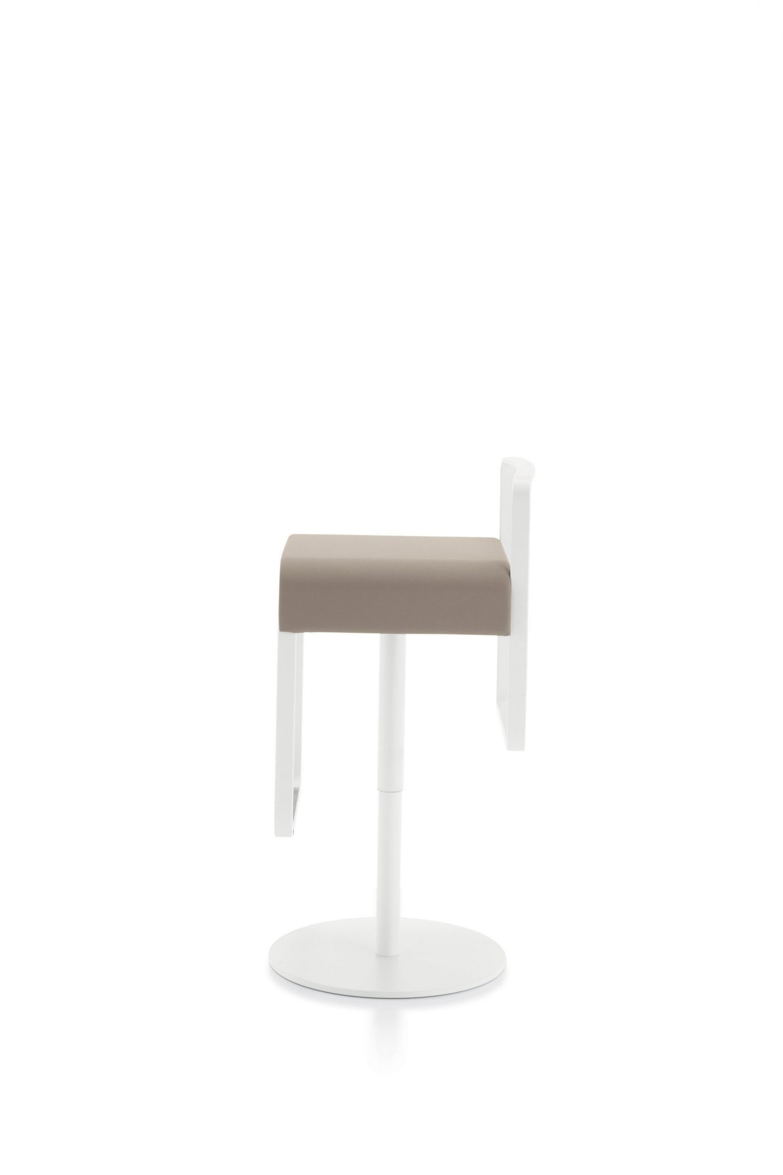 Sgabello girevole con base struttura in acciaio verniciato serie Kyro