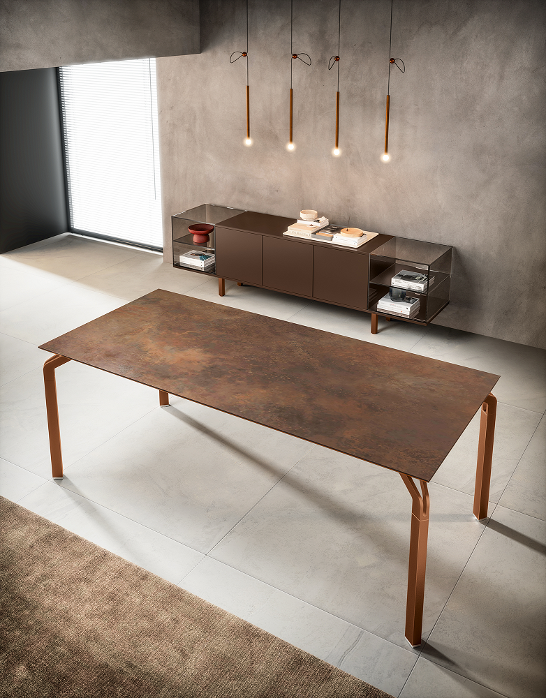 Scrivania Yoga con piano Laminam
