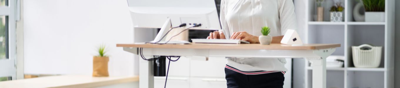 Scrivania regolabile in altezza: comfort e produttività in ufficio