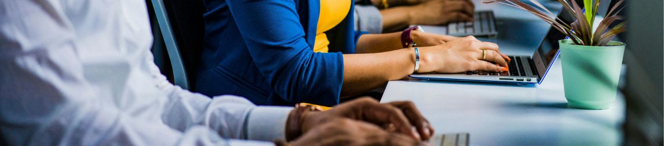Scrivanie ufficio 3 posti: come scegliere la soluzione più funzionale