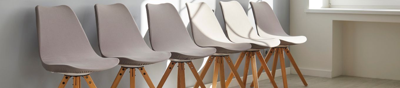 Sedia in plastica di design: comfort e stile moderno