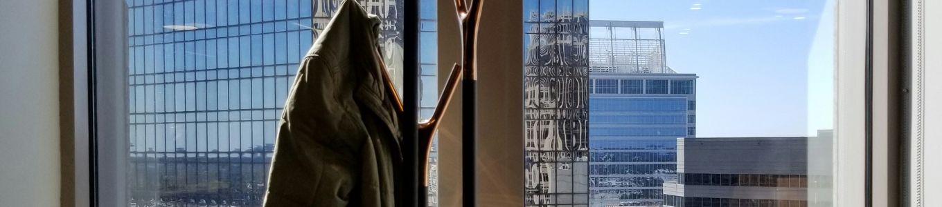 Appendiabiti da ufficio: soluzioni pratiche e di design