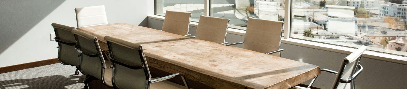 Tavolo ufficio multifunzione: funzionalità e design per ogni esigenza